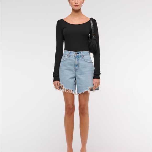 Abercrombie & Fitch The Loose High Waiste Short - Picture 2 of 5